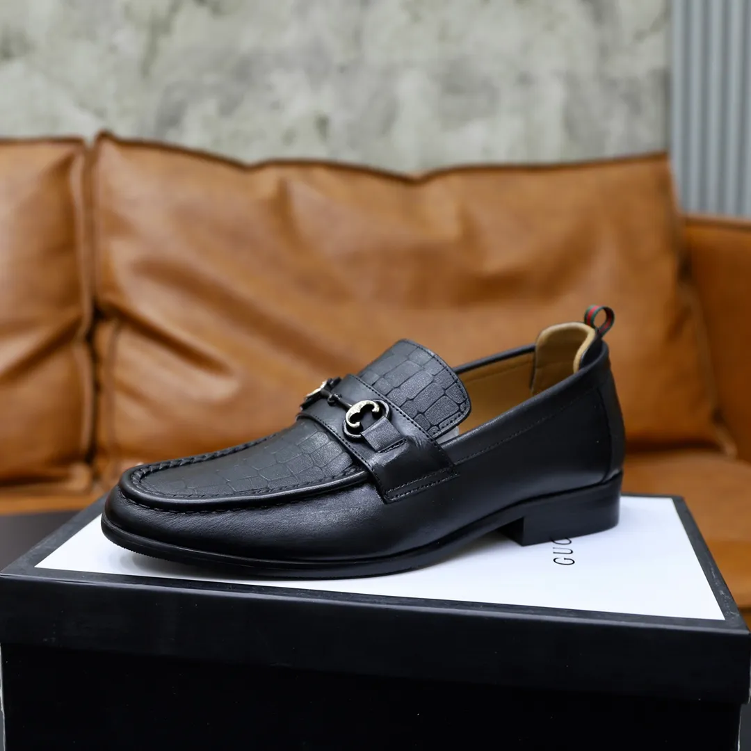 Men's shoes: 250🙅‍♂️🙅‍♂️🙅‍♂️Niuli Brand: GUCCI Size: 38-44 (45 can be customized) Level: Counter classic Material: Original soft cowhide upper Comfortable cowhide lining Original lightweight outsole Style category: Business casual footwear Driving leather shoes Color: Actual picture color